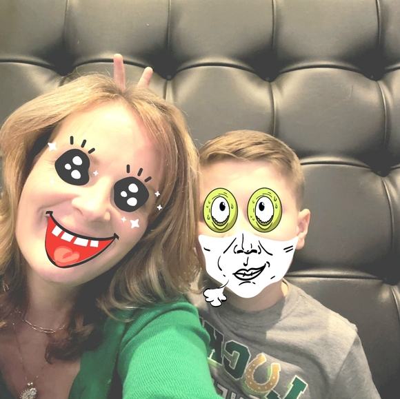 Meet your posher! Michigan native @💗it! 🌞☃🍁🌷🌊 - Picture 3 of 11